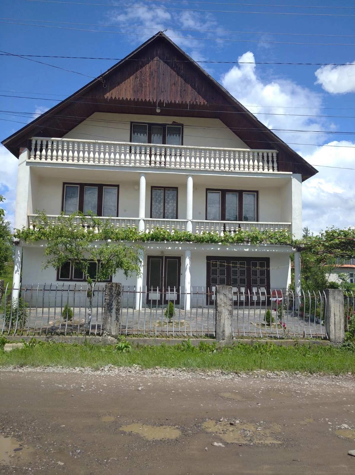 House for sale. 4 rooms, 135 m², 2 floors. 13, Vyzvolennya, Nyzhnye Selyshche. 