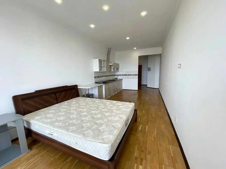 Apartments for sale. 1 room, 42 m², 13 floor/14 floors. 40, Ushynskoho , Kyiv. 
