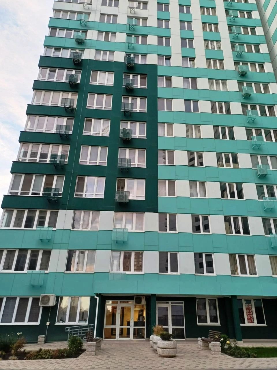 Apartments for sale. 1 room, 44 m², 4th floor/24 floors. 54, Zhabotynskoho, Odesa. 