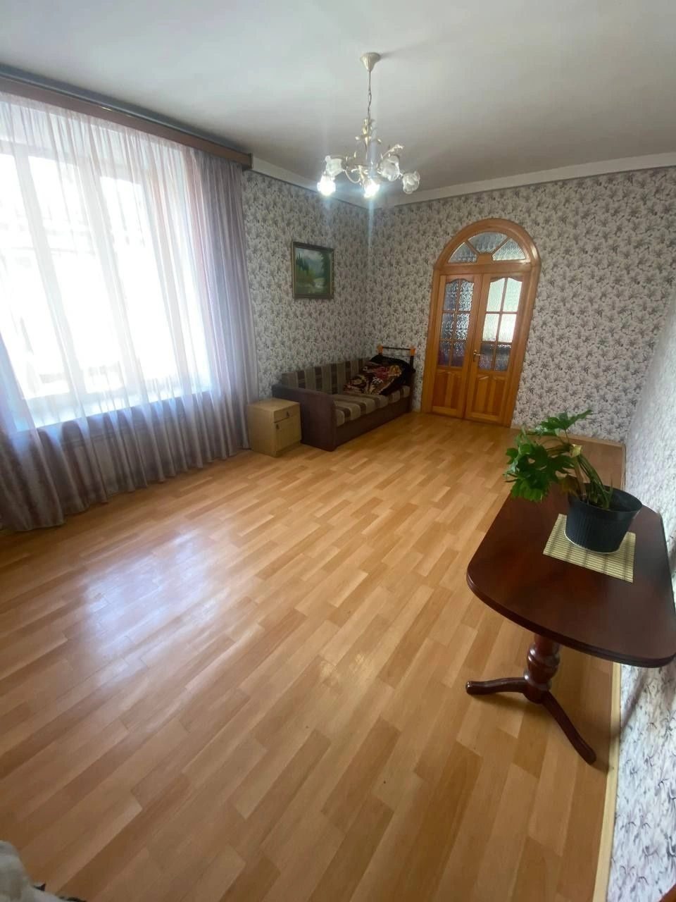 Apartments for sale. 4 rooms, 70 m², 3rd floor/4 floors. 92, Mechnykova, Odesa. 