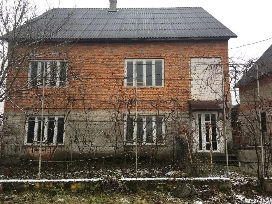 House for sale. 8 rooms, 180 m², 2 floors. Sokyrnytsya. 