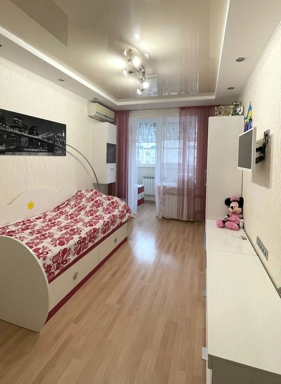 Продаж квартири. 3 rooms, 72 m², 9th floor/10 floors. 81, Королева Академика , Одеса. 