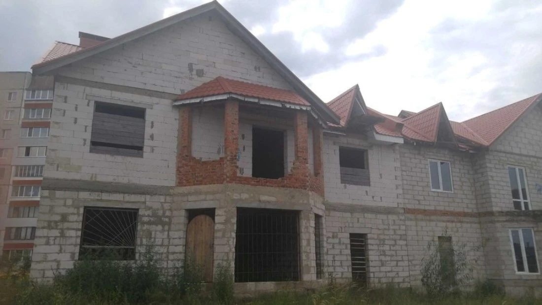 House for sale. 4 rooms, 268 m², 3 floors. Slavutych. 