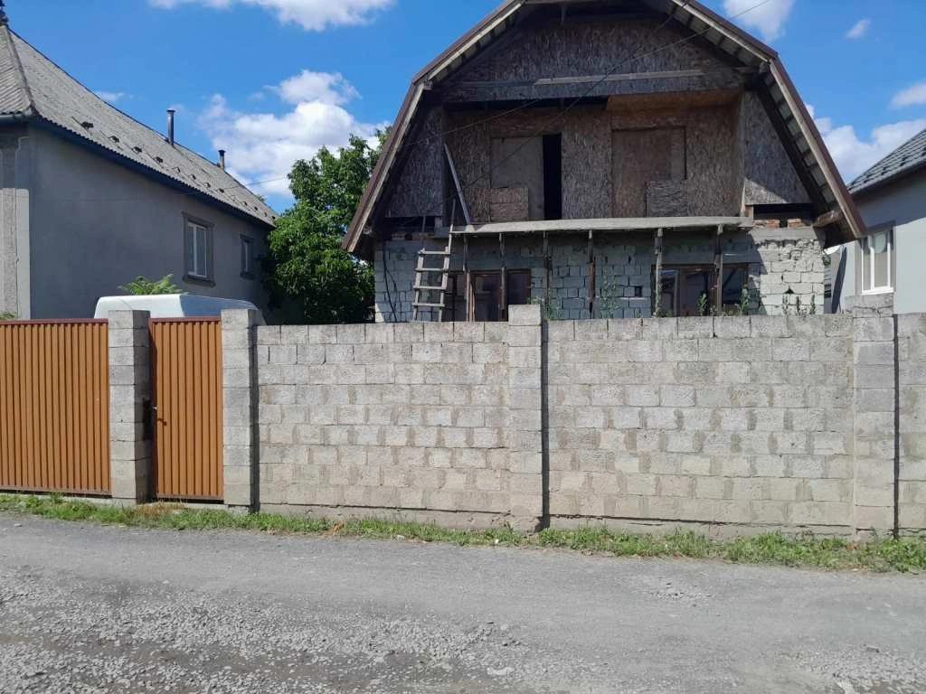 House for sale. 5 rooms, 117 m², 2 floors. Strabychovo. 