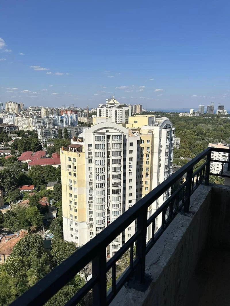 Apartments for sale. 2 rooms, 85 m², 20 floor/25 floors. 25, Fontanskaya doroha, Odesa. 