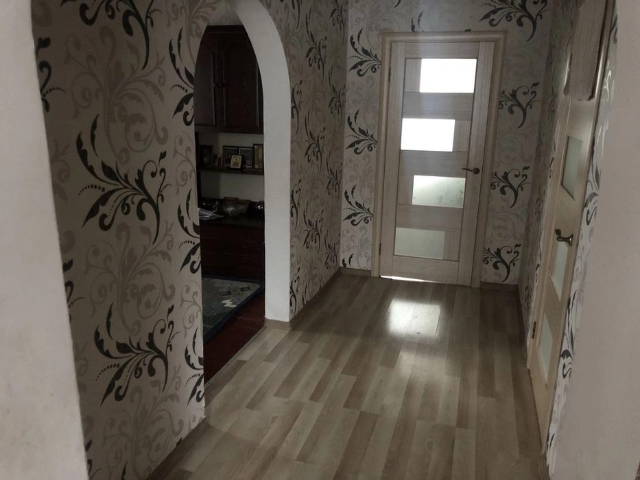 House for sale. 5 rooms, 70 m², 1 floor. Myronivka. 