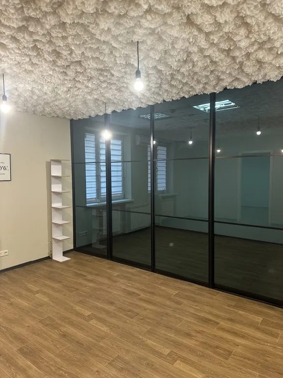 Сдам офис. 3 rooms, 69 m², 2nd floor/12 floors. 2, Вул. Микільсько-Слобідська, Киев. 