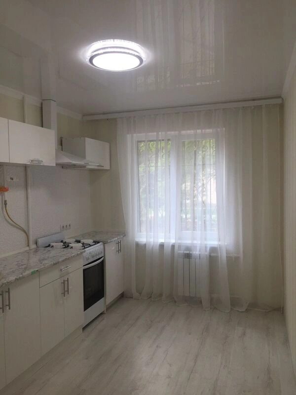 Apartments for sale. 3 rooms, 64 m², 2nd floor/9 floors. 64, Koroleva Akademyka ul., Odesa. 