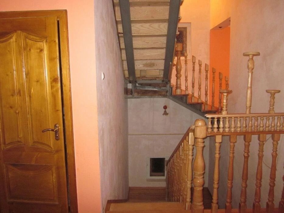 House for sale. 6 rooms, 283 m², 2 floors. Svalyava. 
