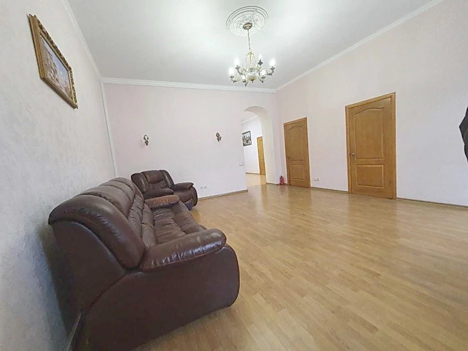 Office for rent. 4 rooms, 140 m², 3rd floor. 34, Rustavely, Kyiv. 