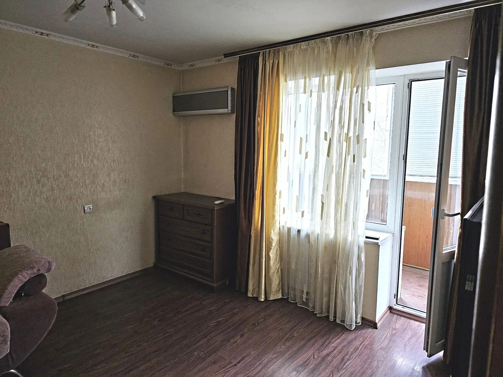Apartments for sale. 1 room, 31 m², 4th floor/9 floors. Lyustdorfskaya Doroha , Odesa. 