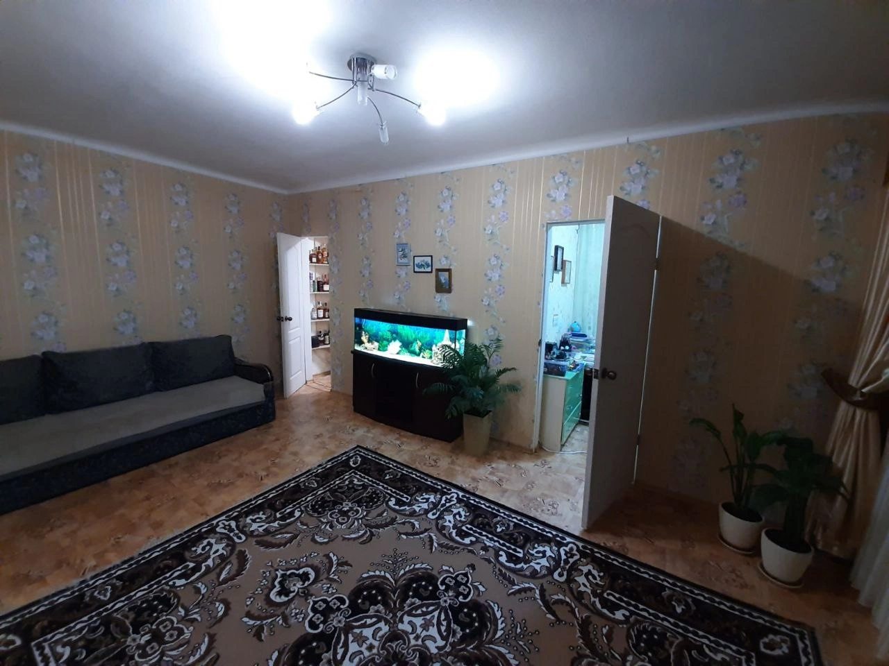 Apartments for sale. 3 rooms, 43 m², 2nd floor/2 floors. Obraztsova 3, Dnipro. 