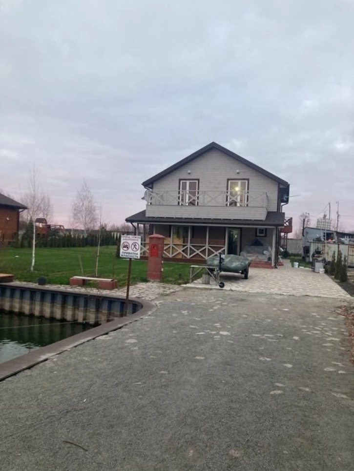 Продам дом на берегу озера