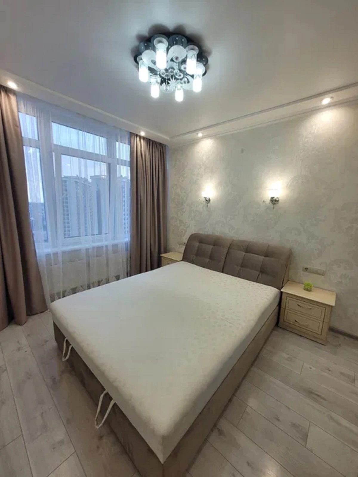 Apartments for sale. 2 rooms, 46 m², 15 floor/19 floors. 7, Zhemchuzhnaya ul., Odesa. 