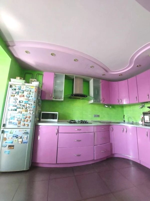 Продаж квартири. 3 rooms, 109 m², 10th floor/11 floors. 24, Тополиная ул., Одеса. 