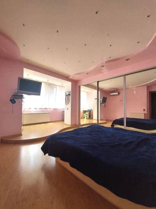 Apartments for sale. 3 rooms, 109 m², 10th floor/11 floors. 24, Topolynaya ul., Odesa. 