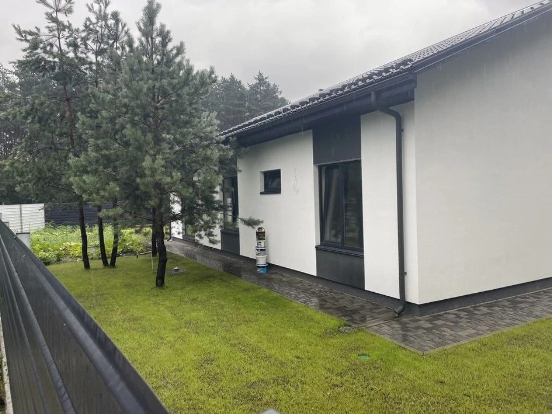 House for sale. 4 rooms, 110 m². Neshcheriv. 
