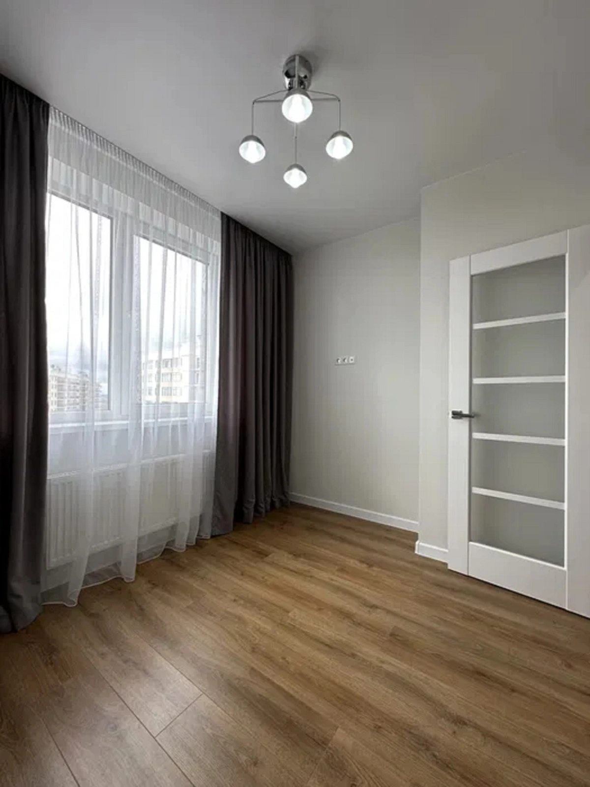 Apartments for sale. 2 rooms, 42 m², 17 floor/19 floors. 4, Zhemchuzhnaya ul., Odesa. 