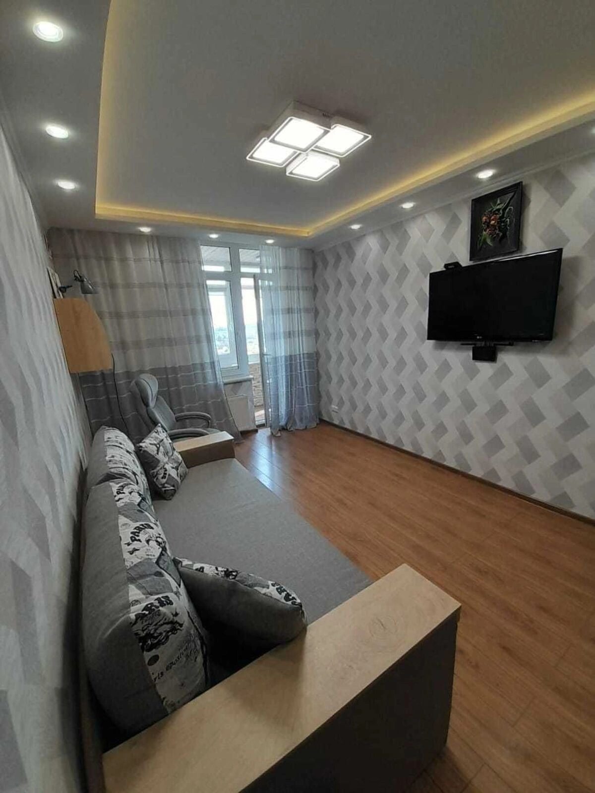 Apartments for sale. 1 room, 48 m², 13 floor/20 floors. 56, Zhabotynskoho ul., Odesa. 
