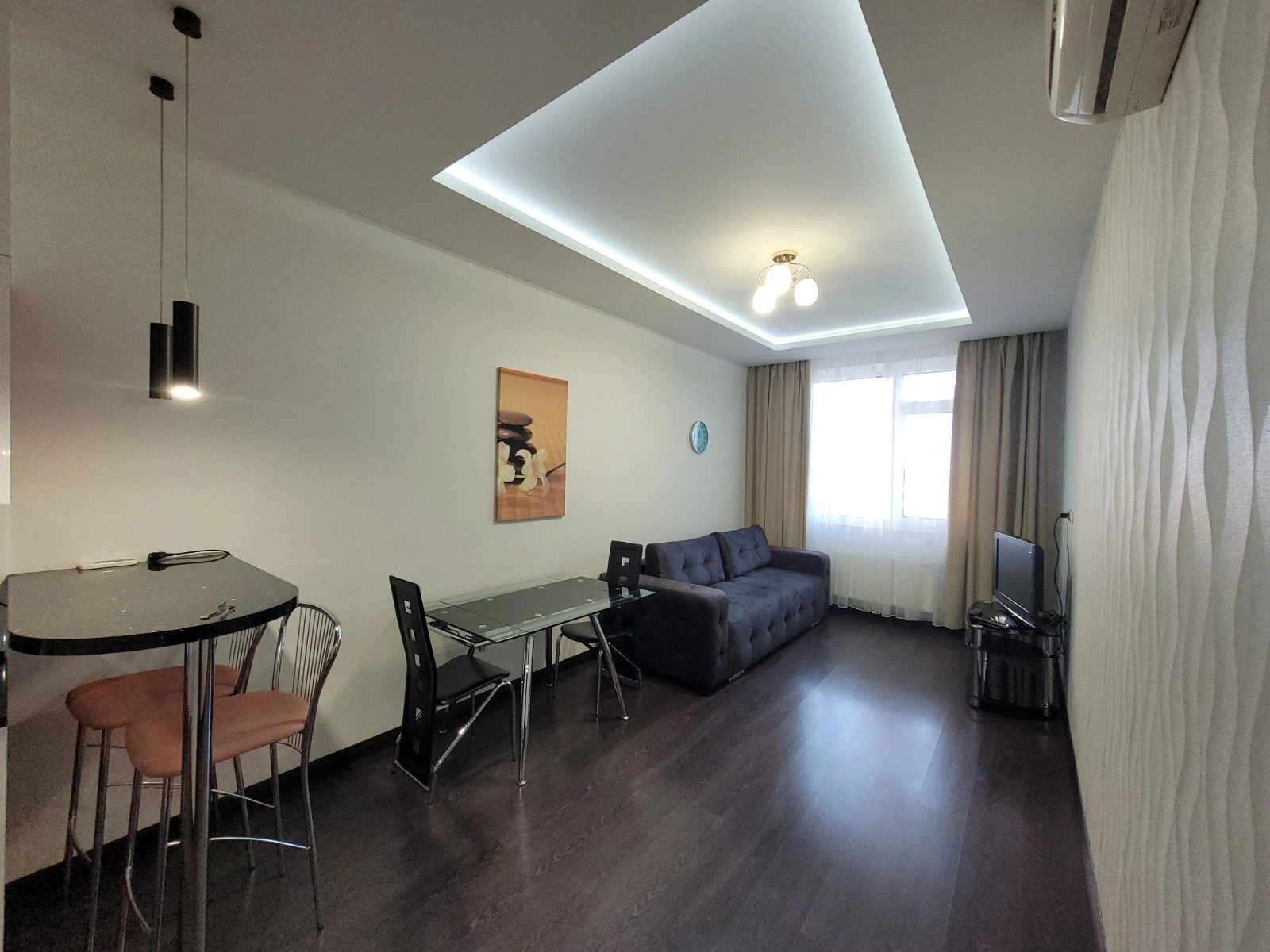 Apartments for sale. 1 room, 42 m², 5th floor/18 floors. 3, Zhemchuzhnaya ul., Odesa. 
