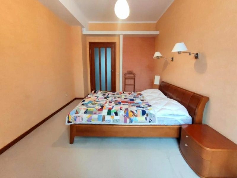 Apartment for rent. 3 rooms, 125 m², 2nd floor/3 floors. 6, Bilokur Kateryny 6, Kyiv. 