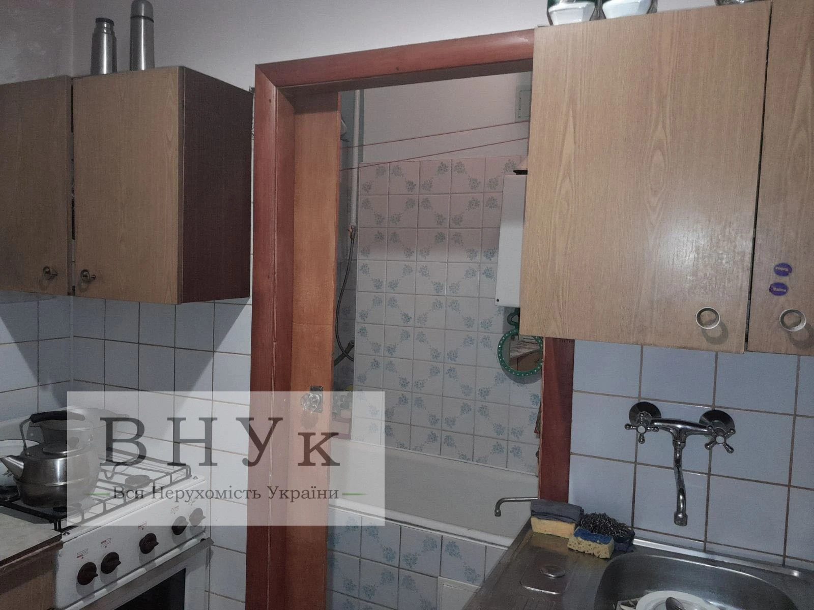 Apartments for sale 2 rooms, 447 m², 4th fl./4 floors. Khmelnytskoho B. vul., Ternopil. 