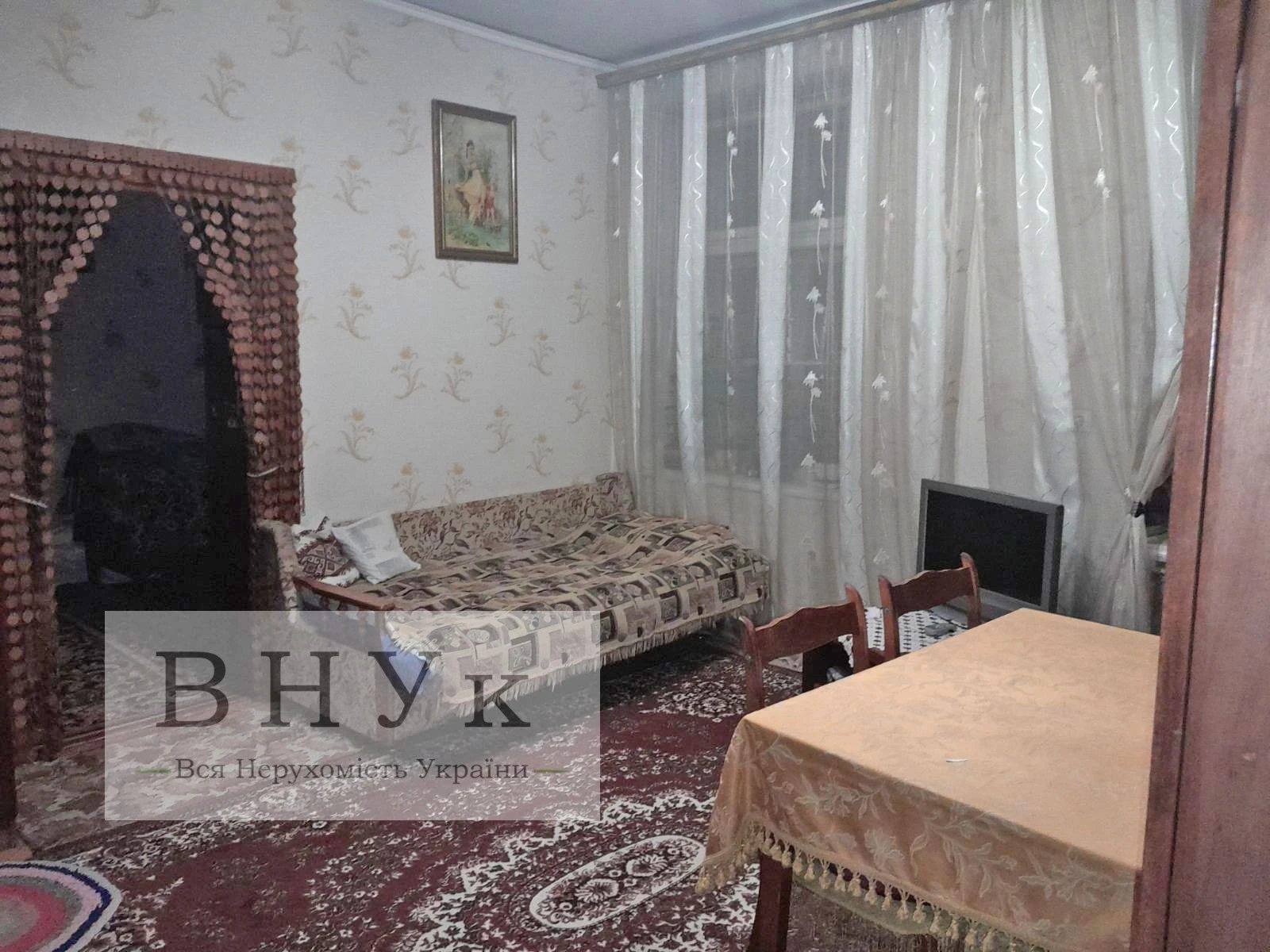 Apartments for sale 2 rooms, 447 m², 4th fl./4 floors. Khmelnytskoho B. vul., Ternopil. 