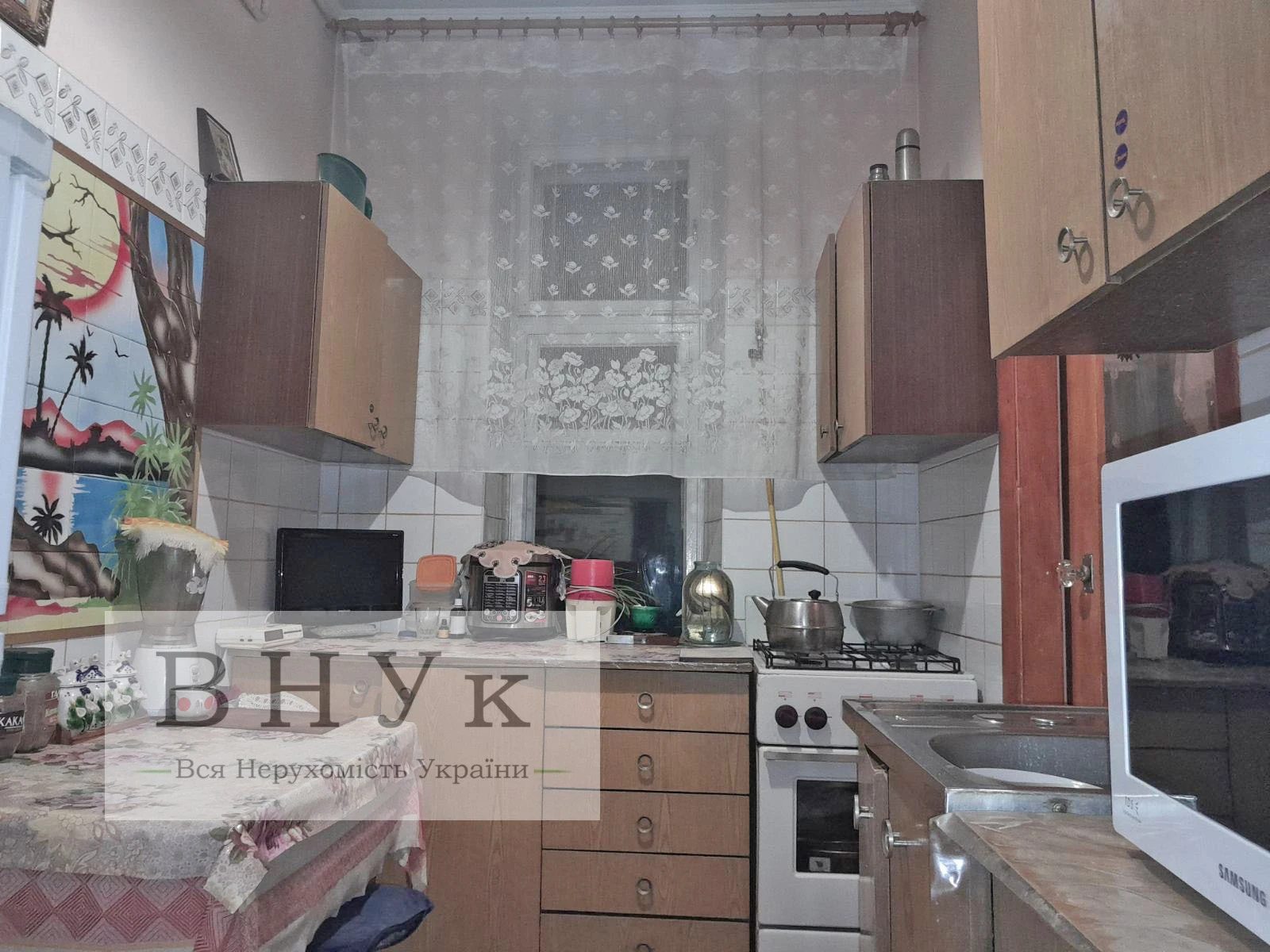 Apartments for sale 2 rooms, 447 m², 4th fl./4 floors. Khmelnytskoho B. vul., Ternopil. 