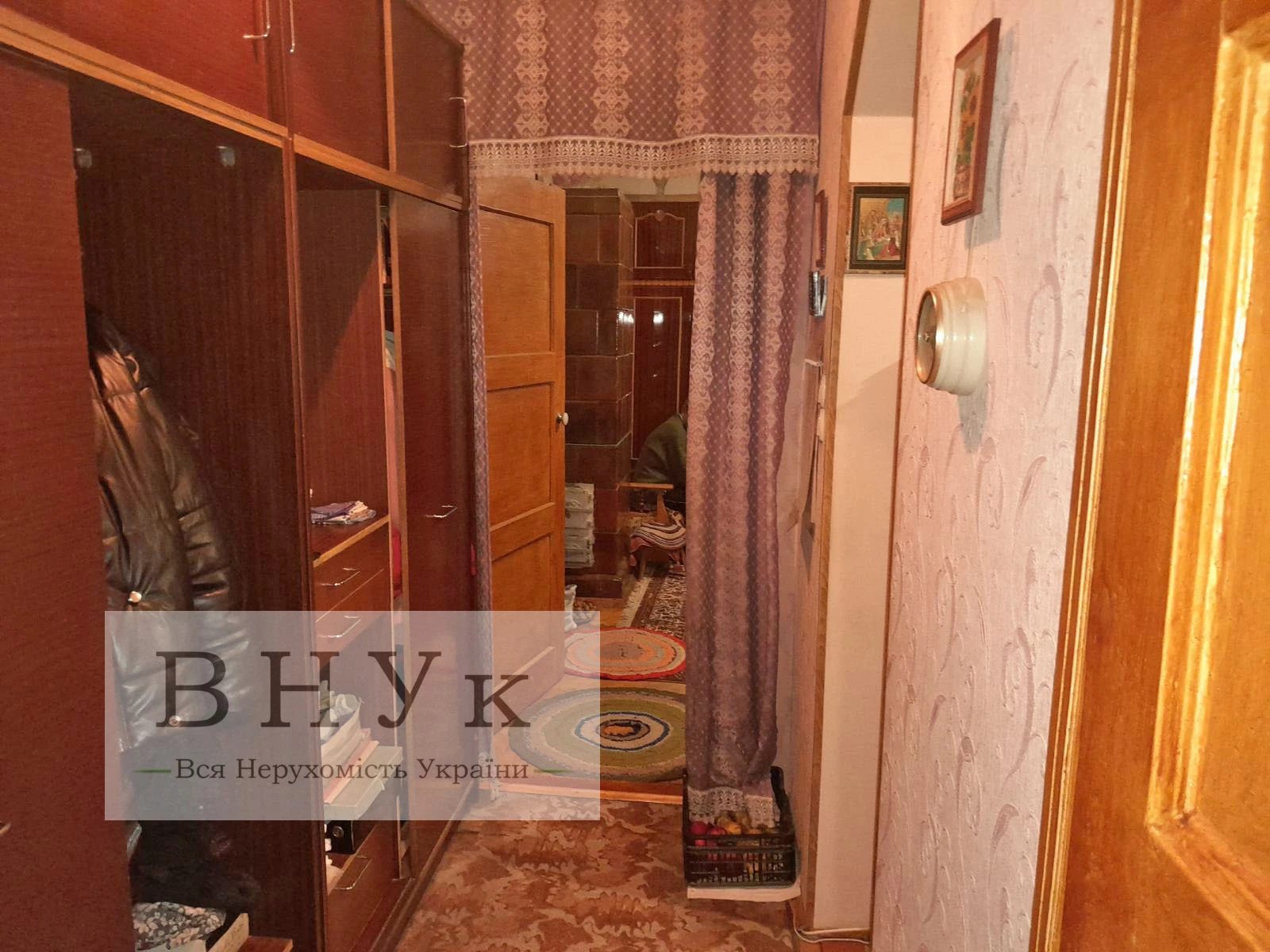 Apartments for sale 2 rooms, 447 m², 4th fl./4 floors. Khmelnytskoho B. vul., Ternopil. 