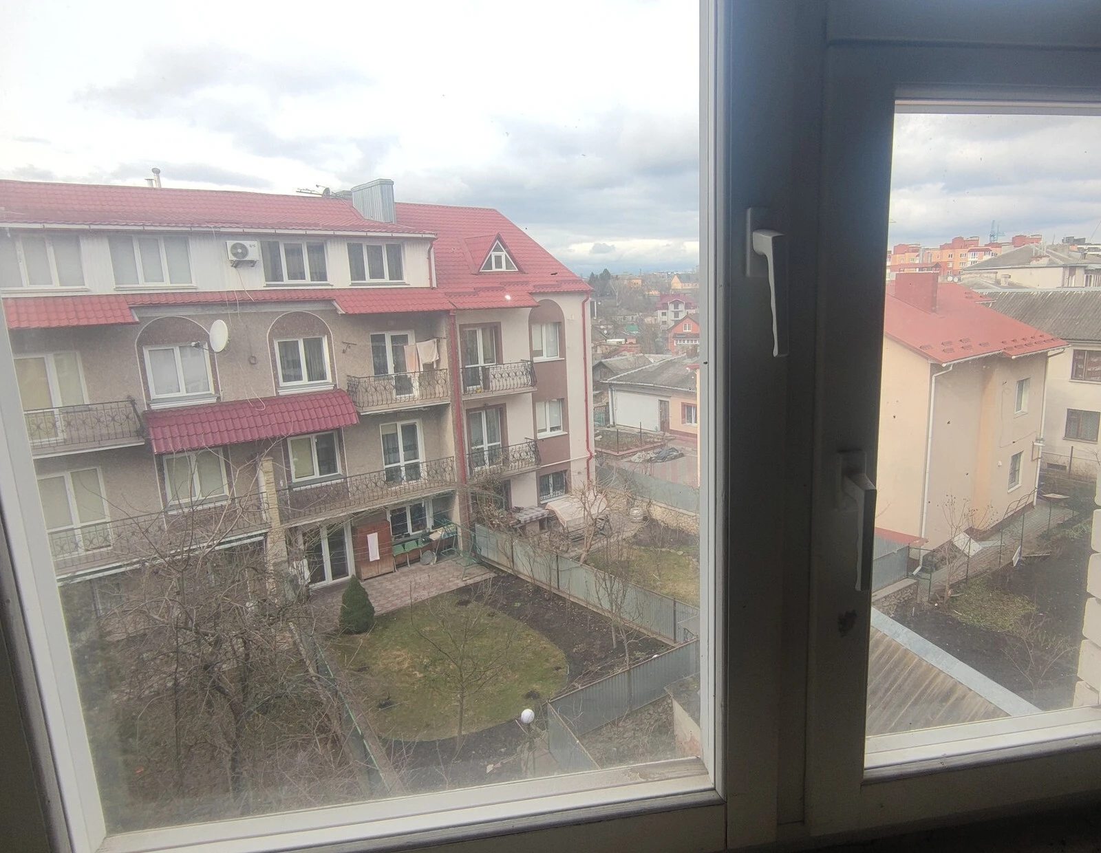 Apartments for sale 3 rooms, 84 m², 3rd fl./5 floors. Lysenka M. vul., Ternopil. 