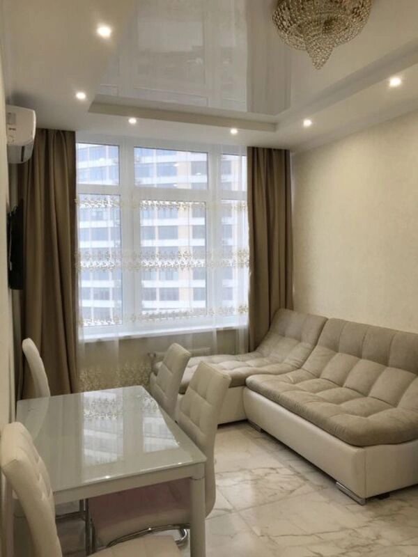 Apartments for sale. 1 room, 41 m², 7th floor/19 floors. 8, Zhemchuzhnaya ul., Odesa. 