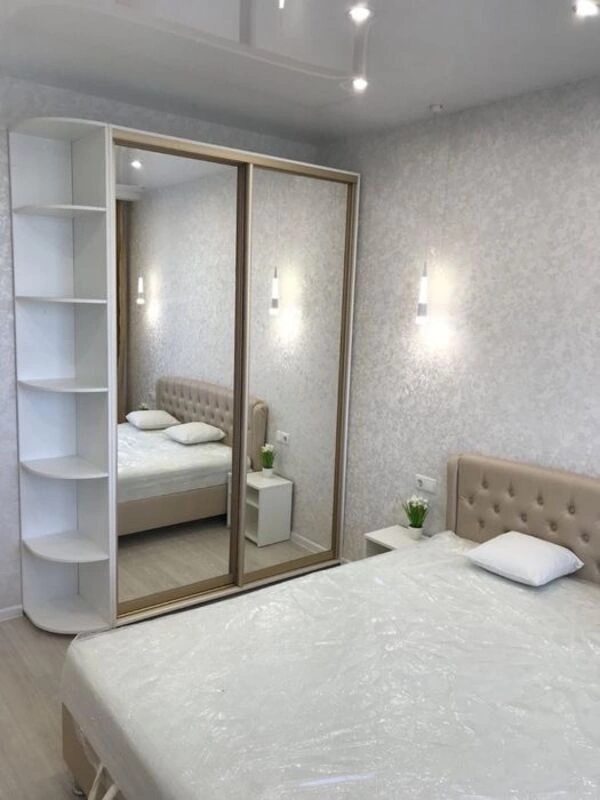 Apartments for sale. 1 room, 41 m², 7th floor/19 floors. 8, Zhemchuzhnaya ul., Odesa. 
