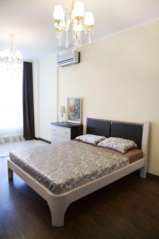 Продаж квартири. 2 rooms, 73 m², 2nd floor/16 floors. 5, Королева Академика ул., Одеса. 