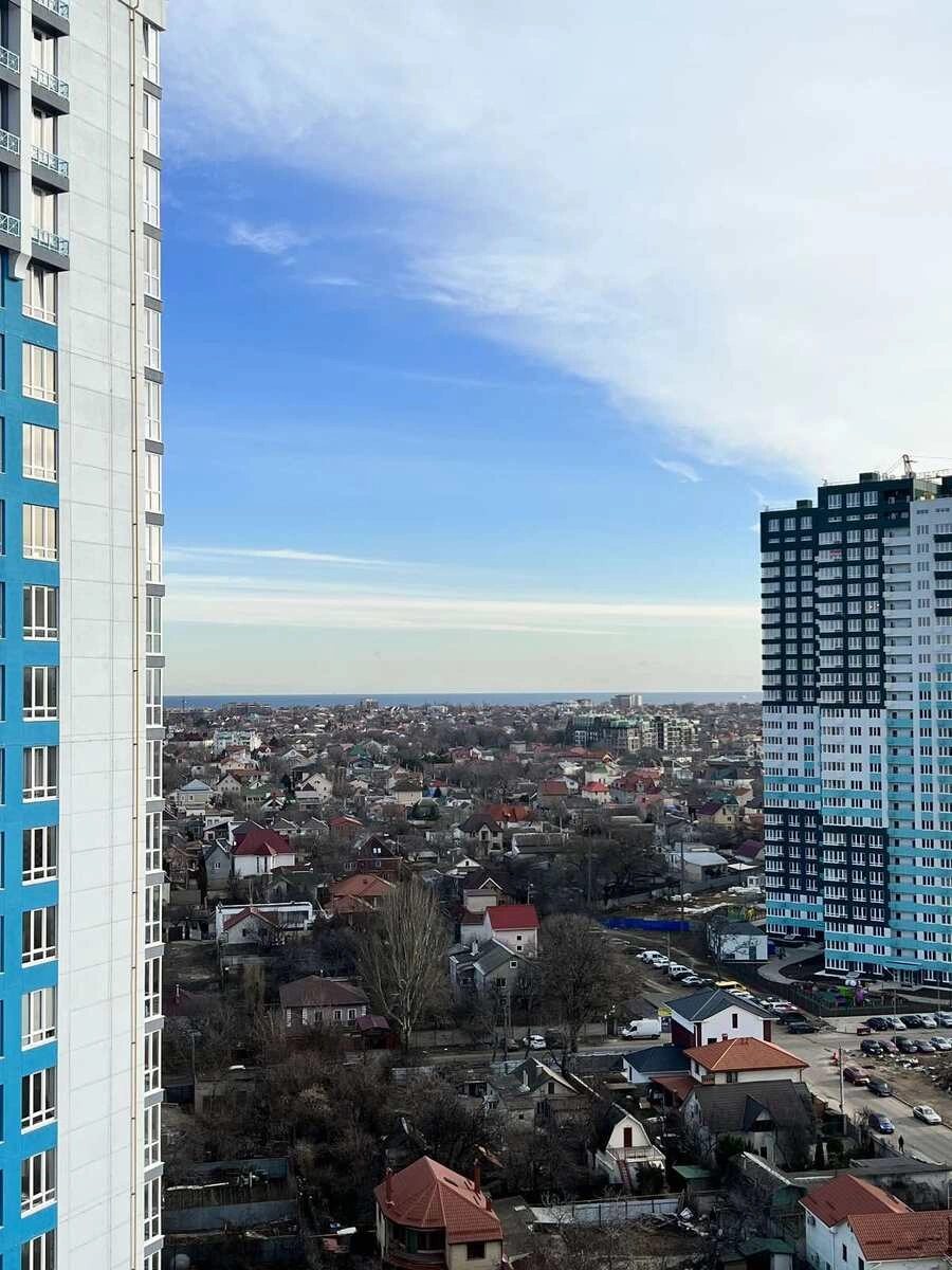 Apartments for sale. 2 rooms, 70 m², 16 floor/25 floors. 135, Tolbukhyna ul., Odesa. 
