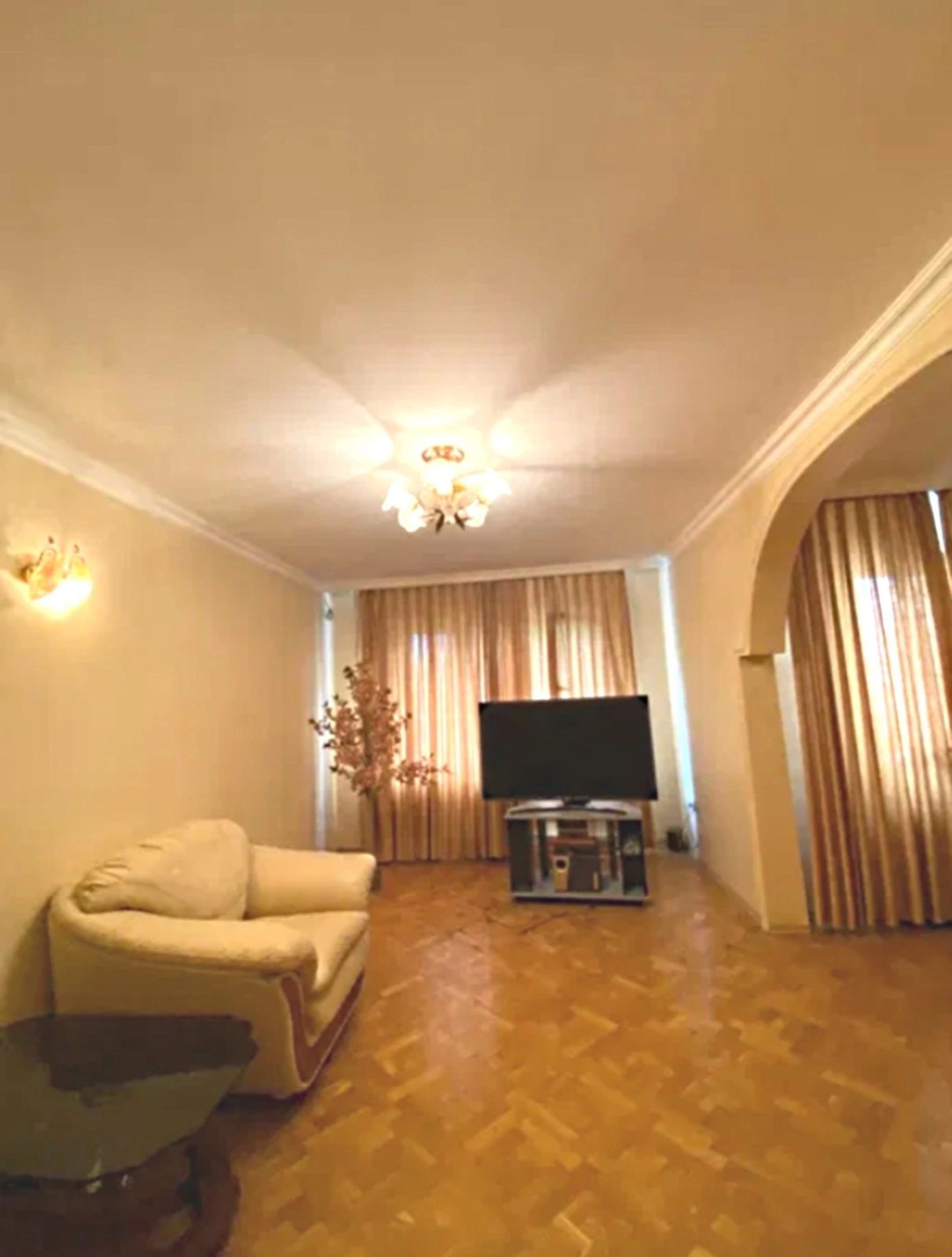 Apartments for sale. 3 rooms, 102 m², 4th floor/9 floors. 21, Hlushko Akademyka pr., Odesa. 