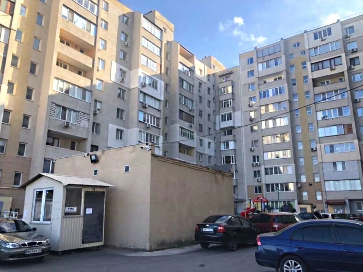 Apartments for sale. 3 rooms, 84 m², 6th floor/10 floors. 7, Tsentralnaya ul., Odesa. 