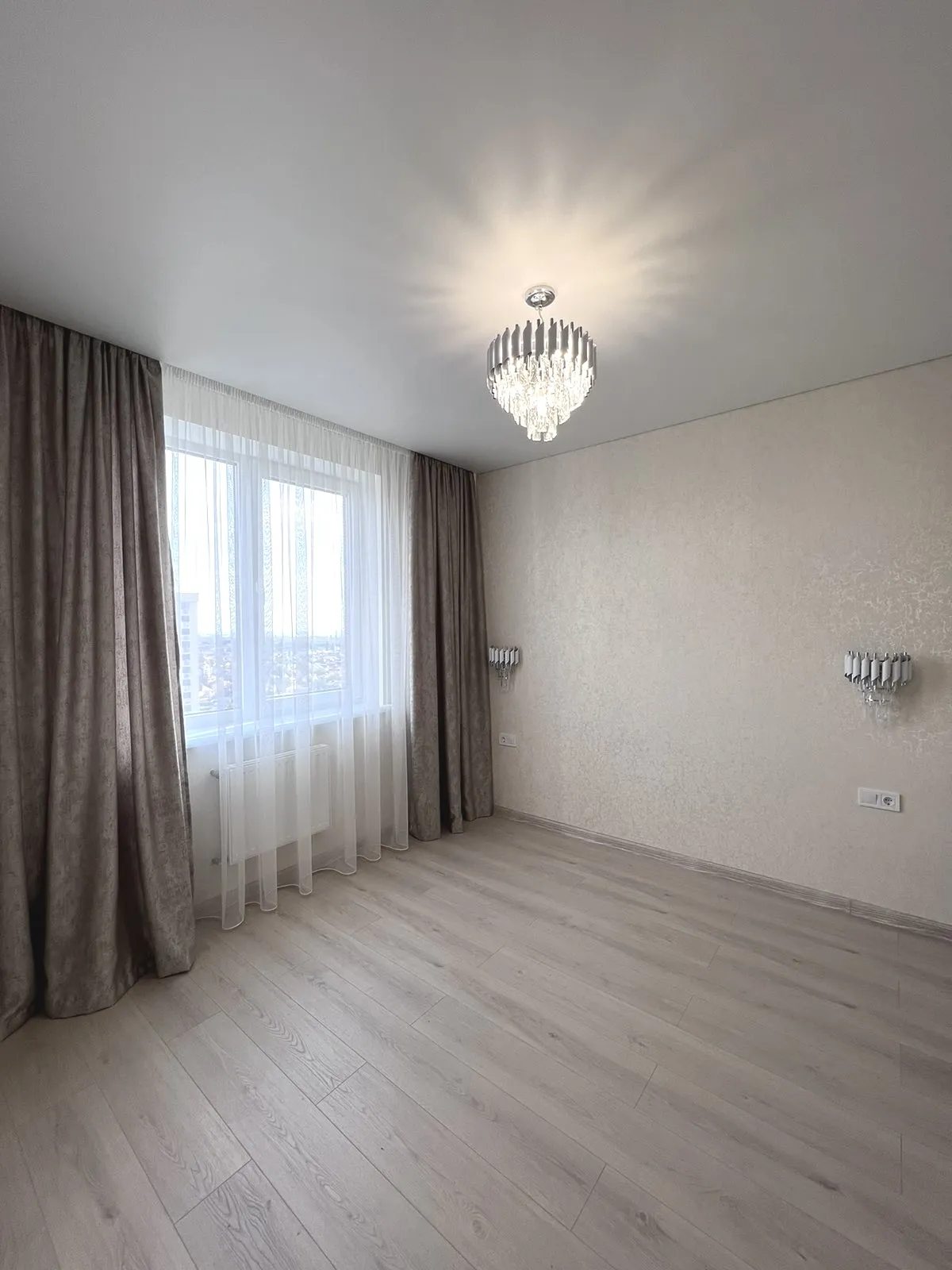 Apartments for sale. 1 room, 42 m², 18 floor/19 floors. 12, Zhemchuzhnaya ul., Odesa. 