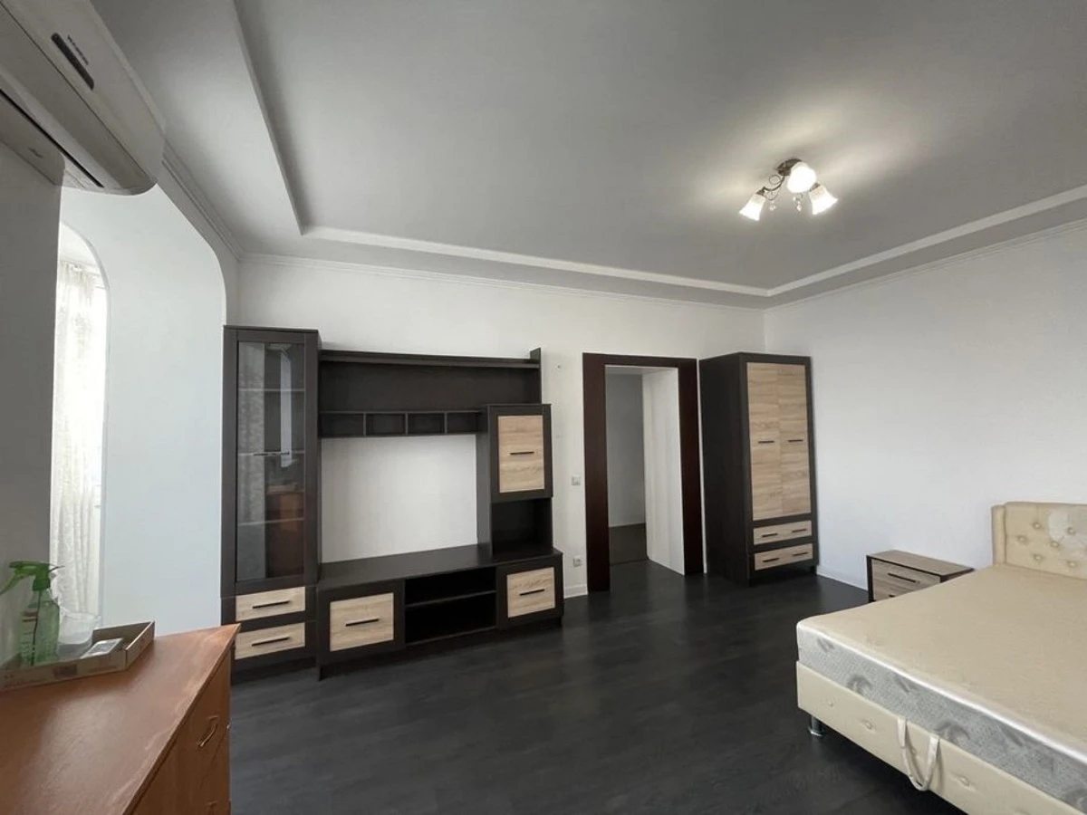 Продаж квартири. 3 rooms, 79 m², 6th floor/10 floors. 7, Центральная ул., Одеса. 