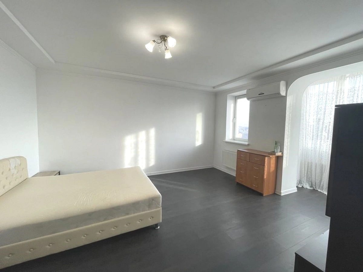 Apartments for sale. 3 rooms, 79 m², 6th floor/10 floors. 7, Tsentralnaya ul., Odesa. 