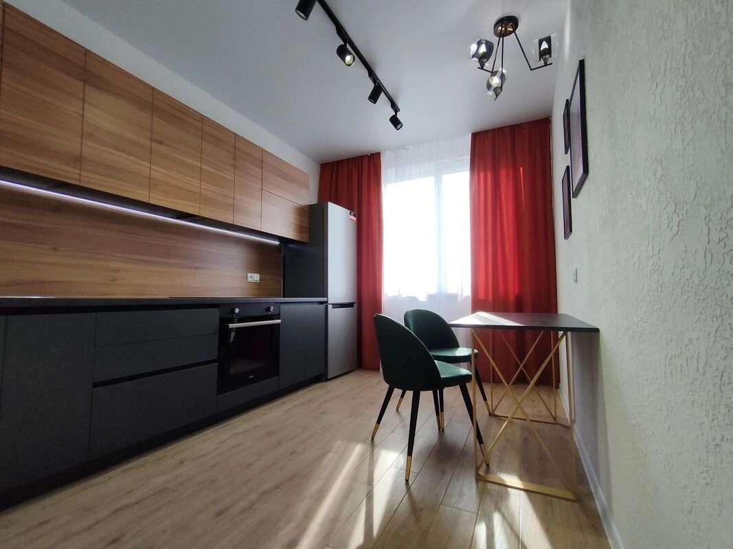 Apartments for sale. 42 m², 4th floor/19 floors. 10, Zhemchuzhnaya , Odesa. 
