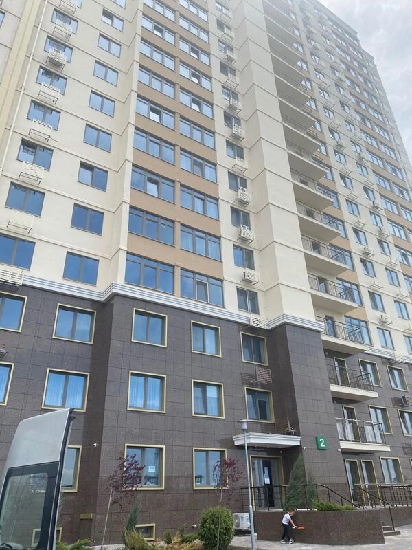 Apartments for sale. 2 rooms, 43 m², 2nd floor/19 floors. 8, Zhemchuzhnaya ul., Odesa. 