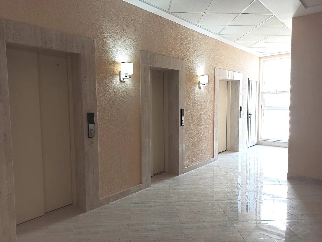 Продаж квартири. 1 room, 53 m², 3rd floor/20 floors. 118, Фонтанская Дорога , Одеса. 