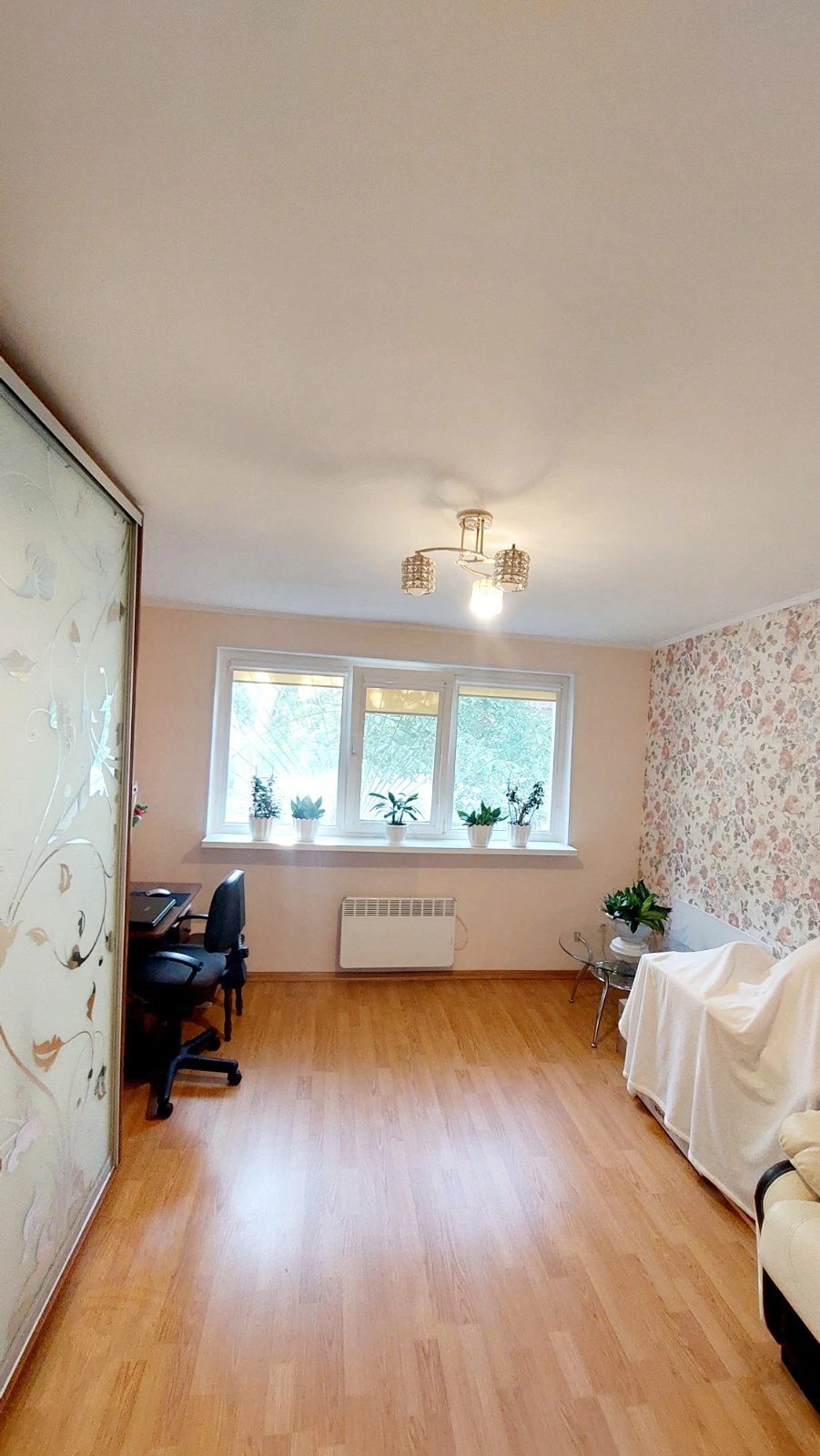 Apartments for sale. 2 rooms, 48 m², 1st floor/9 floors. 48, Shyshkyna ul., Odesa. 