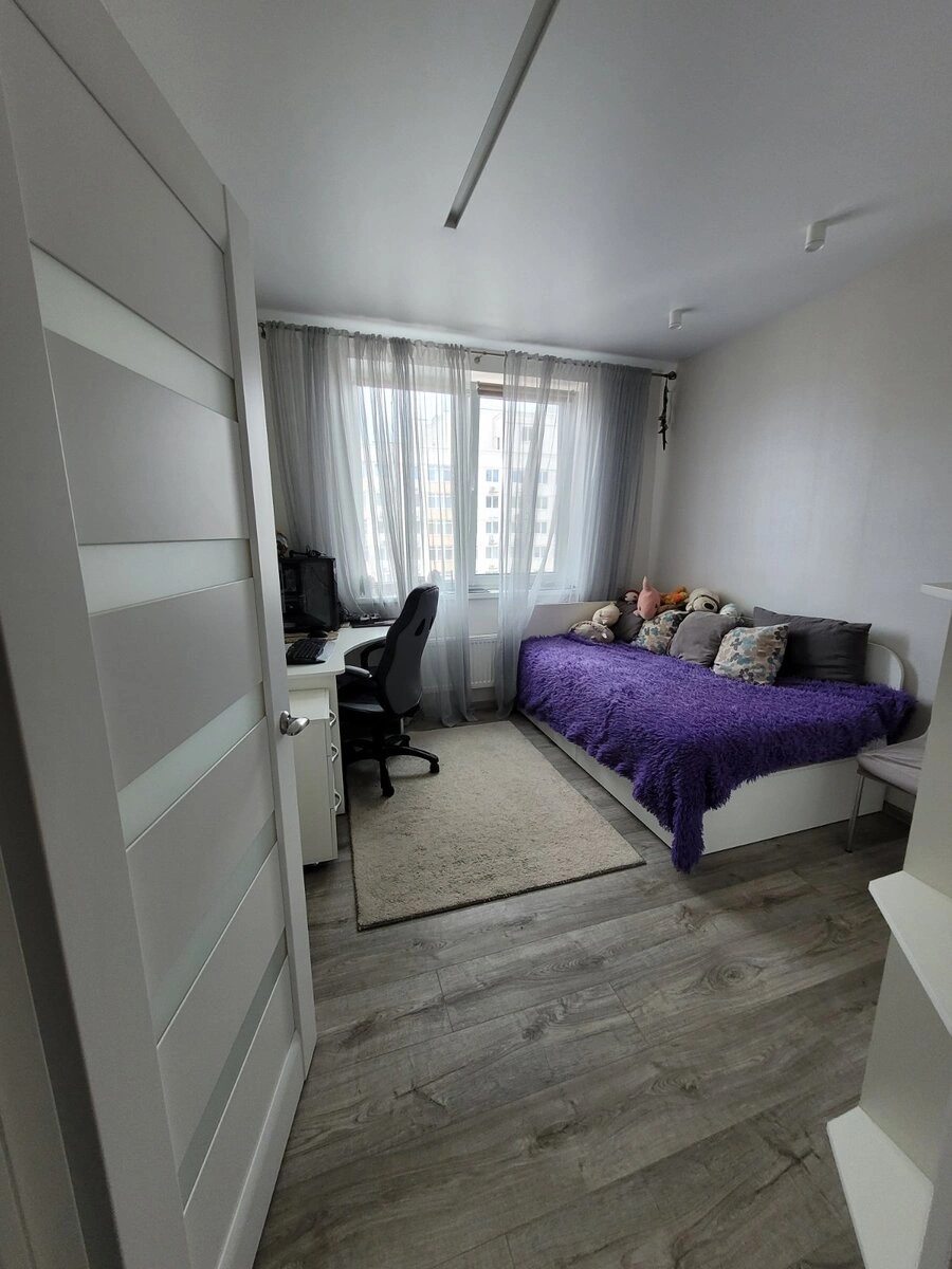 Apartments for sale. 3 rooms, 65 m², 17 floor/19 floors. 9, Zhemchuzhnaya ul., Odesa. 