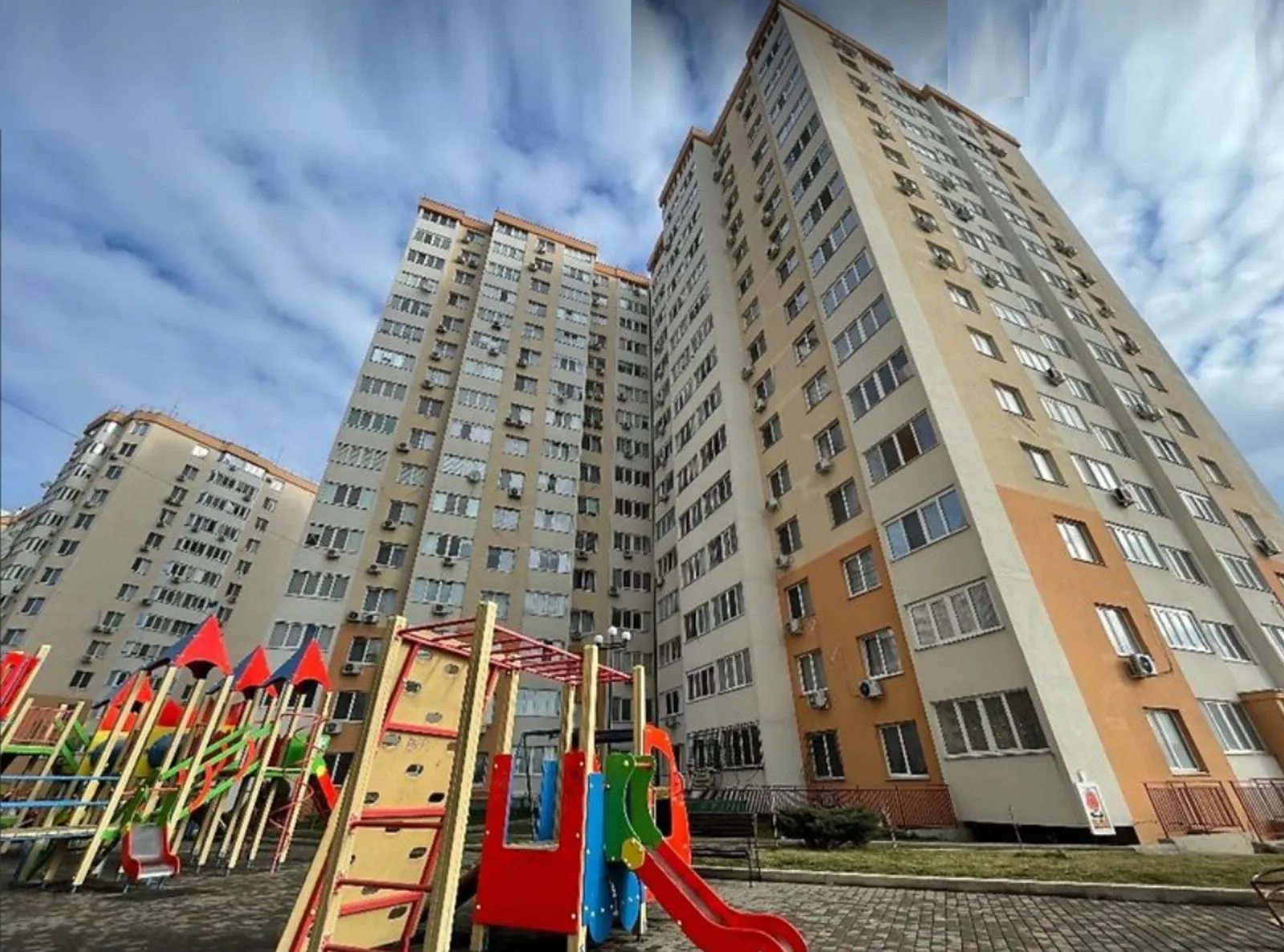 Продаж квартири. 1 room, 412 m², 9th floor/16 floors. 21, Массив Радужный 2 , Одеса. 