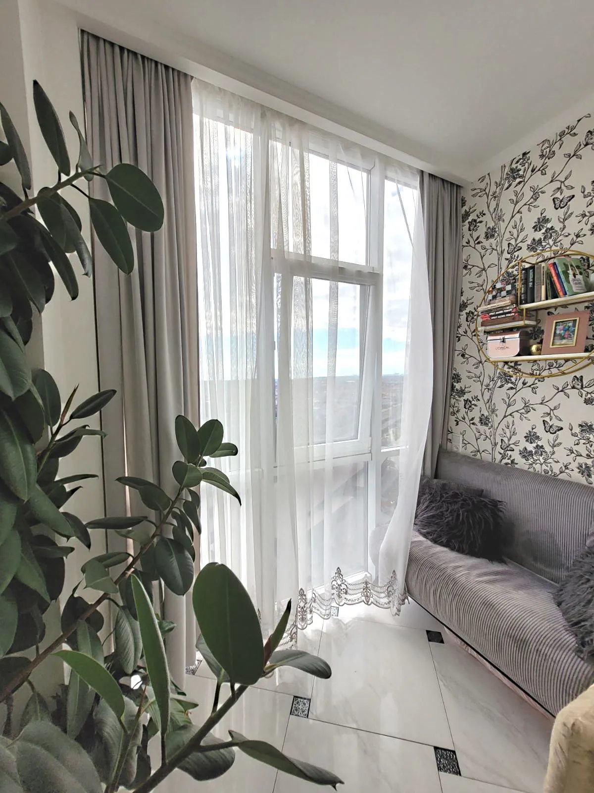 Apartments for sale. 2 rooms, 65 m², 13 floor/18 floors. 4, Zhemchuzhnaya ul., Odesa. 