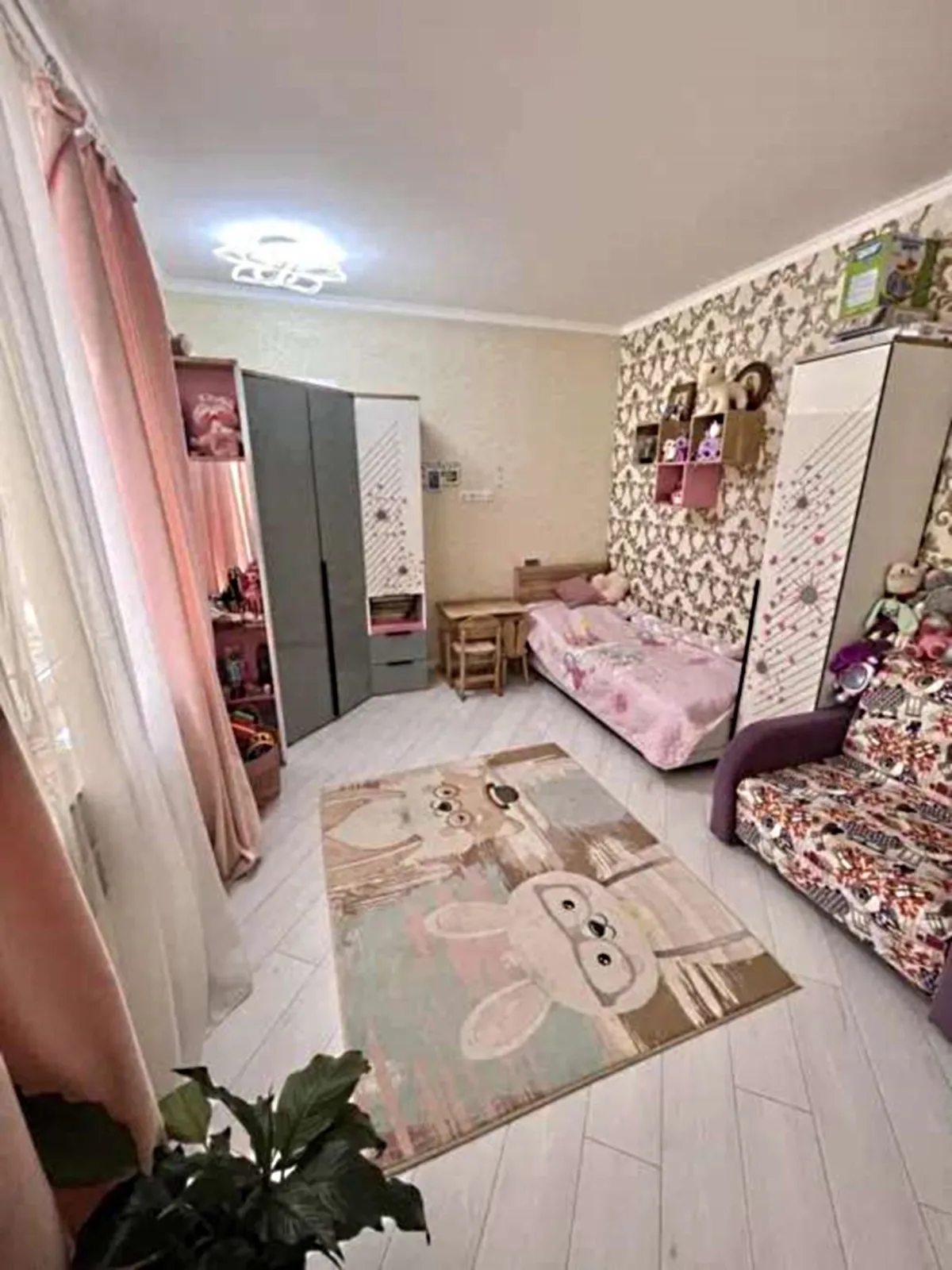 Продаж квартири. 2 rooms, 65 m², 13 floor/18 floors. 4, Жемчужная ул., Одеса. 