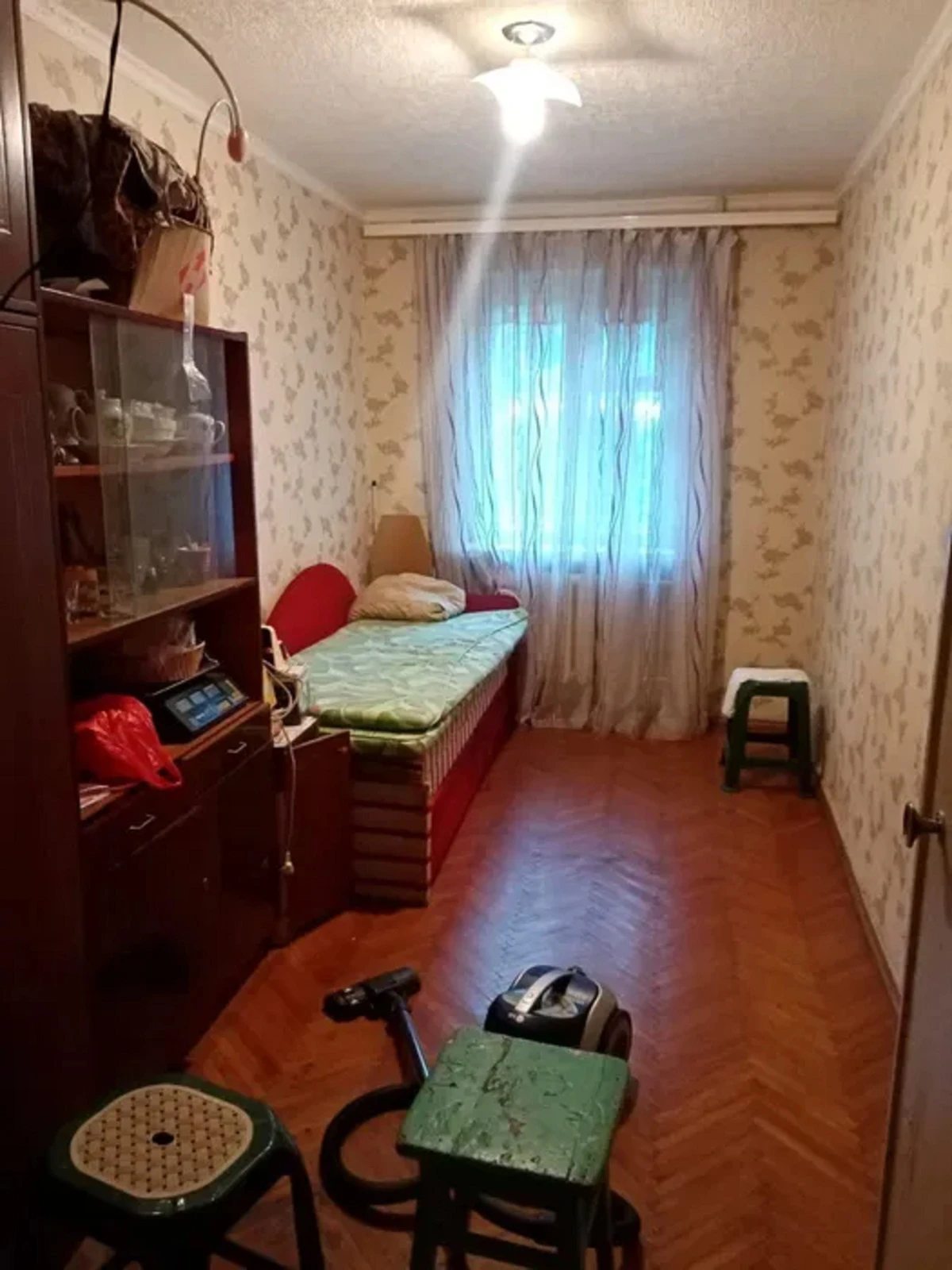 Продаж квартири 3 кімнати, 56 m², 1 пов./5 поверхів. 31, Космонавтов ул., Одеса. 