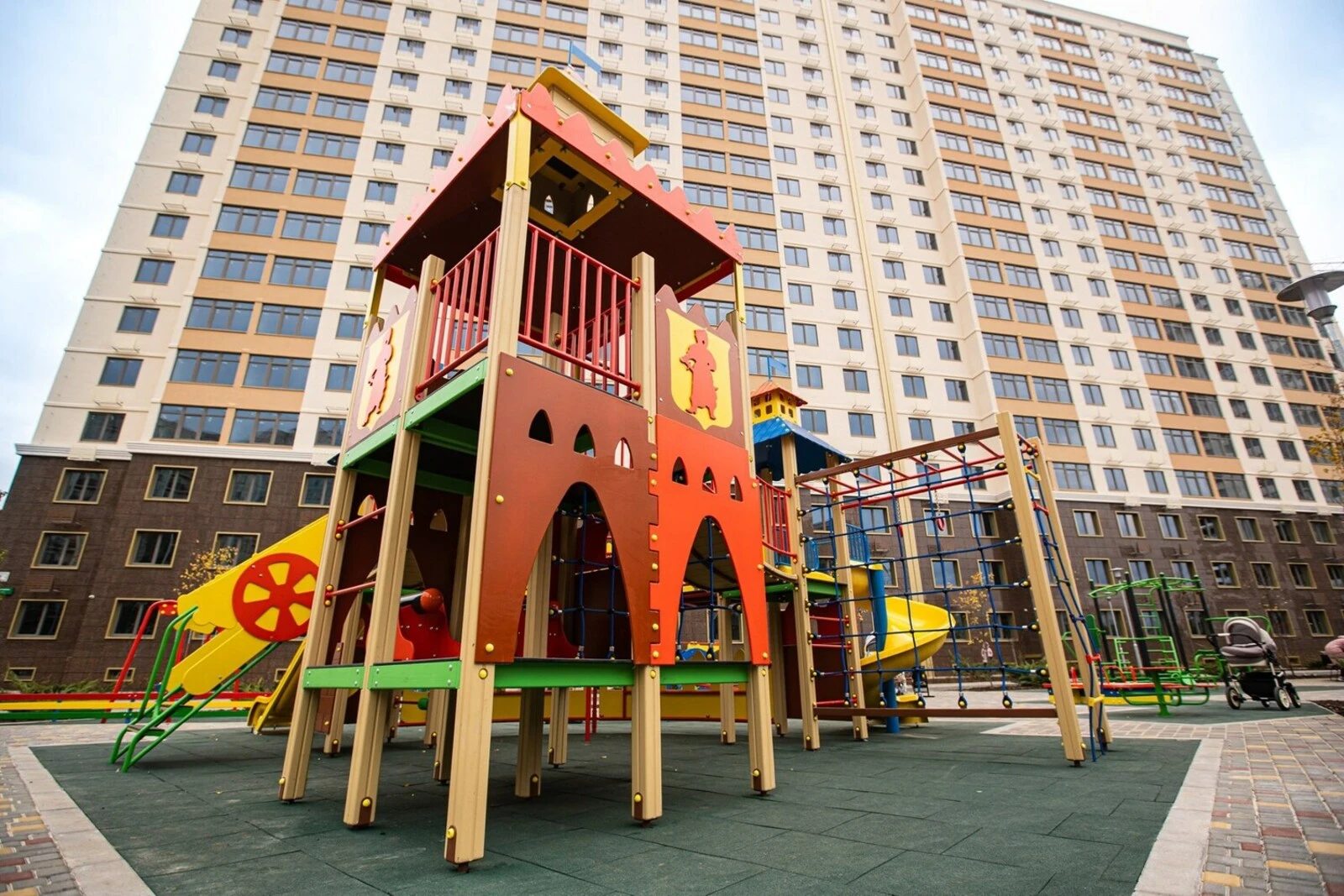 Apartments for sale. 1 room, 43 m², 7th floor/19 floors. 1, Zhemchuzhnaya ul., Odesa. 