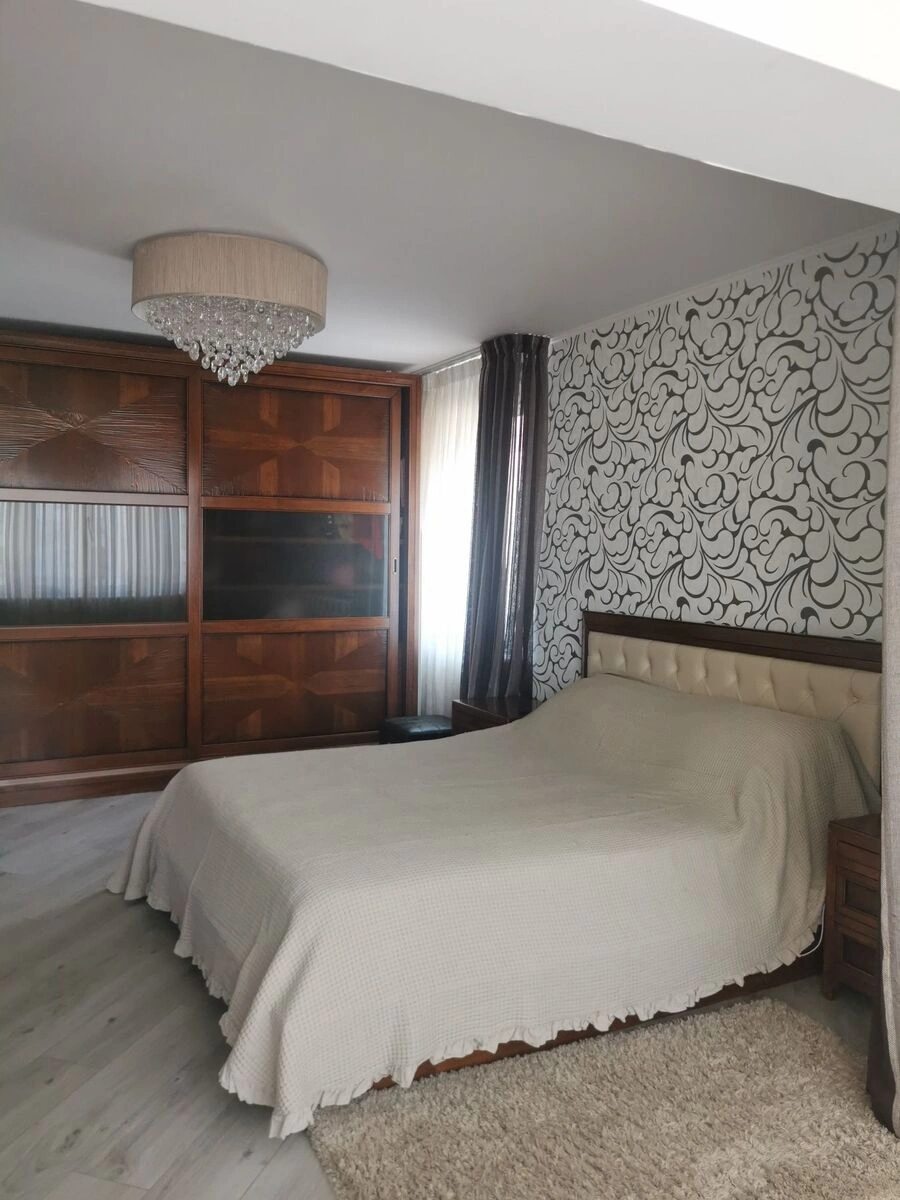 Apartments for sale. 3 rooms, 85 m², 10th floor/16 floors. 66, Vylyamsa Akademyka ul., Odesa. 